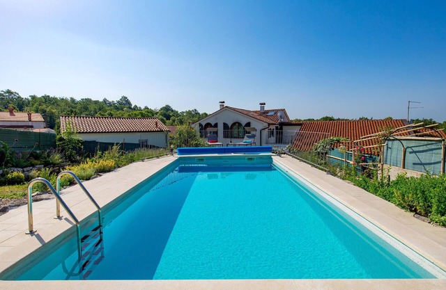 3 bedroom beautiful home in Ruzici