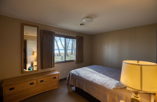 3 Bedroom Cabin- Lewis and Clark Resort
