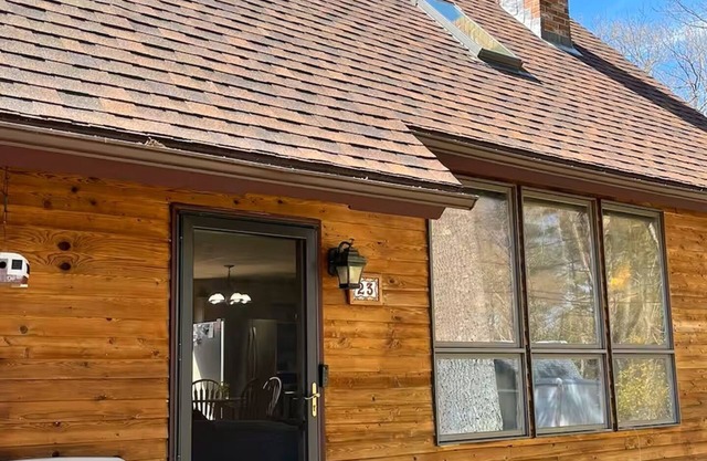 3 Bedroom cottage in Lake Bunggee Neighborhood