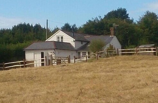 3 bedroom cottage. Lovely walks. Cozy woodburning fire