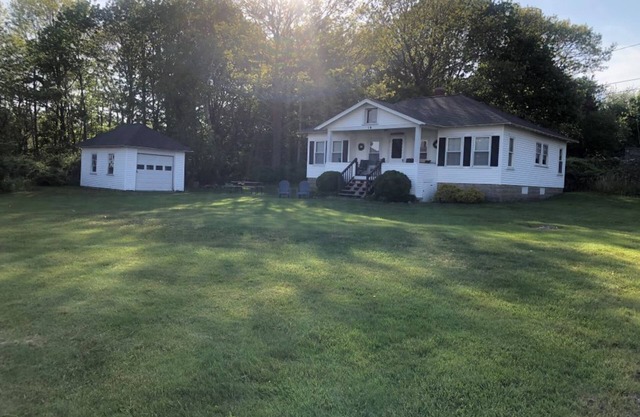 3-Bedroom Cottage-Rye, NH, Ocean View, Big Yard & Parking for Multiple Vehicles.