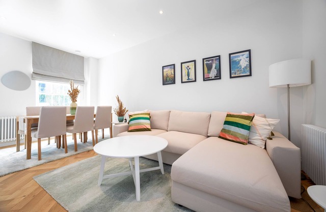 3 Bedroom Flat With Terrace in Central London
