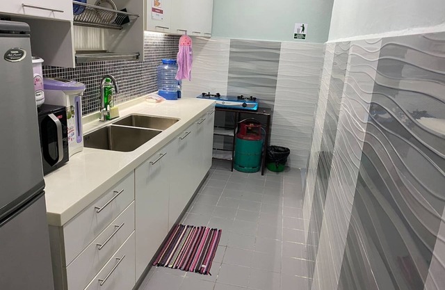 3 bedroom fully furnished unit. Unifi/Netflix