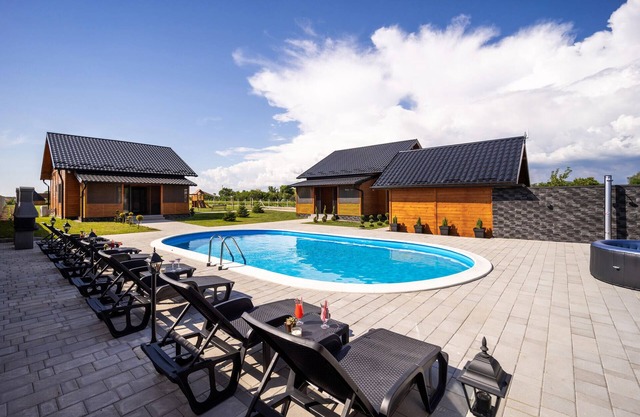 3 bedroom gorgeous home in Bilje