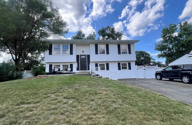 3-bedroom Home Upper Level in Waldorf - CLOSE TO DC