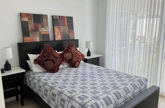 3-bedroom house surrounded by vineyards in serene St. Helena with Pool