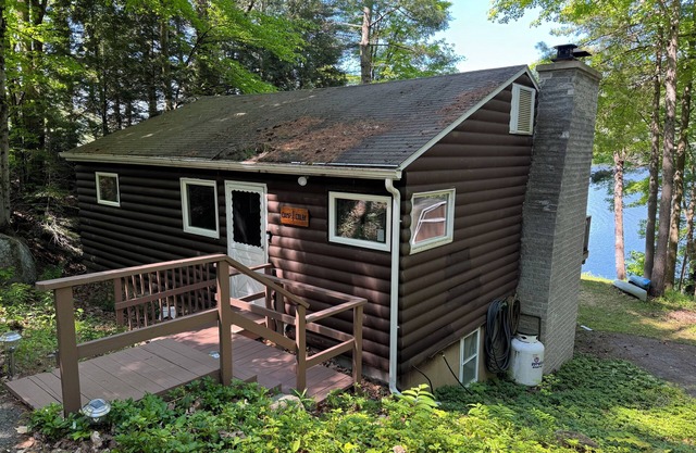 3 Bedroom Lakefront cabin with large dock - NO crossing road to get to the lake!