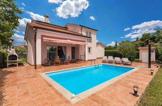 3 bedroom lovely home in Porec