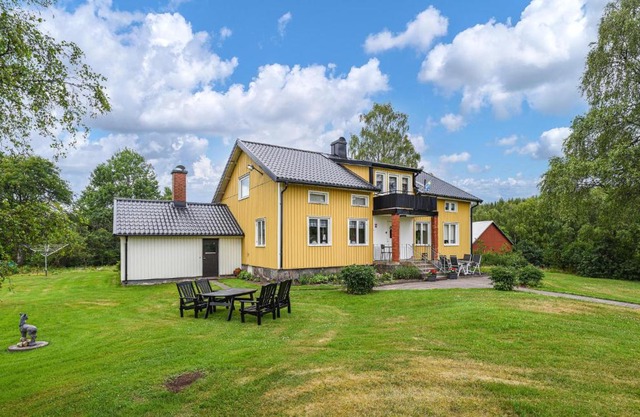 3 Bedroom Nice Home In Kalv