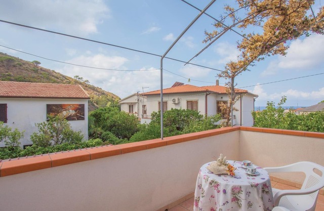 3 bedroom nice home in Pomonte - LI -