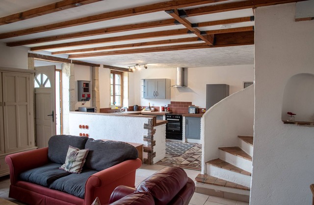 3 bedroom pet friendly traditional stone house