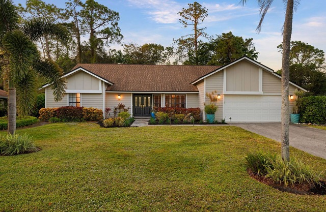 3 bedroom pool homes less than 5 miles to downtown and beaches and pickleball