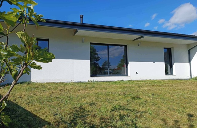 3 Bedroom Private vacation home in Nivillac