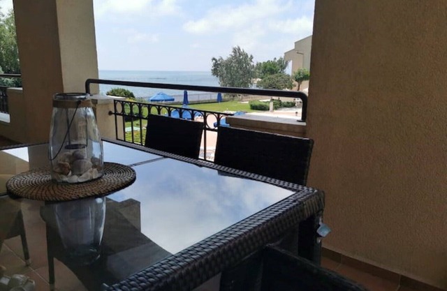 3 bedroom seaview apartment/2nd floor/
