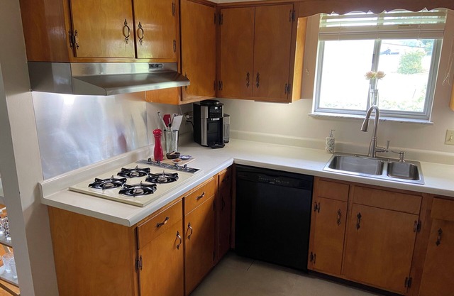 3-bedroom Single Floor House Close to Mylan Puskar Stadium