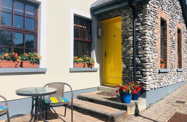 3 bedroom sleeping 5 and only 15 minute's walk from Kenmare