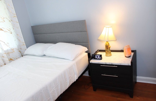 3-bedroom townhome in enjoyable Oxon Hill with AC 10 min. from National Harbor