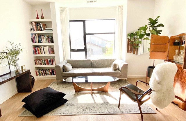 3-bedroom townhome in walkable Rockridge close to UC Berkeley and SF.