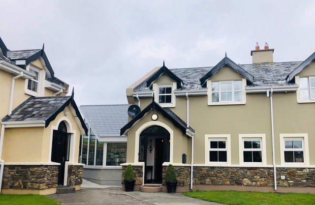3 bedroomed house minutes' walk from Kenmare town