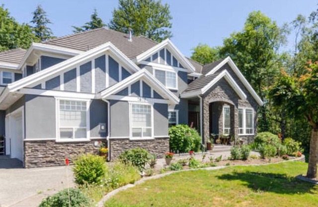 3 bedrooms and 2 full bathrooms - next to Golf Course, park, Tennis Court