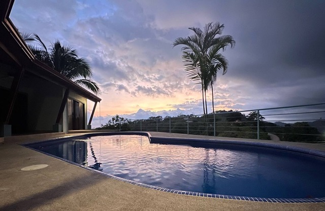 3 bedrooms. Ocean view. Gated community. Relax!