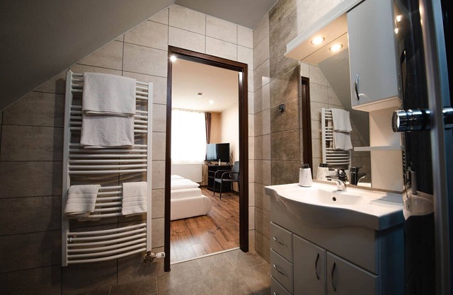 3 bedrooms with separate bathrooms, Wellness area with Solarium and Jacuzzi