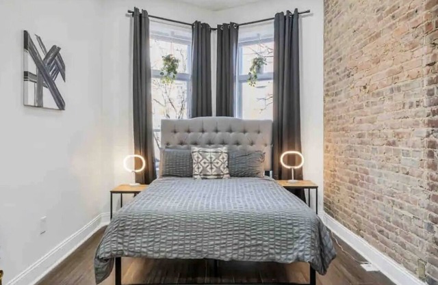 3 beds,Yard,Free Parking&Wine.Close to Everything!