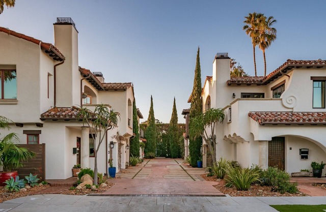 3 Blocks to beach and Funk zone, World Class Living, luxury