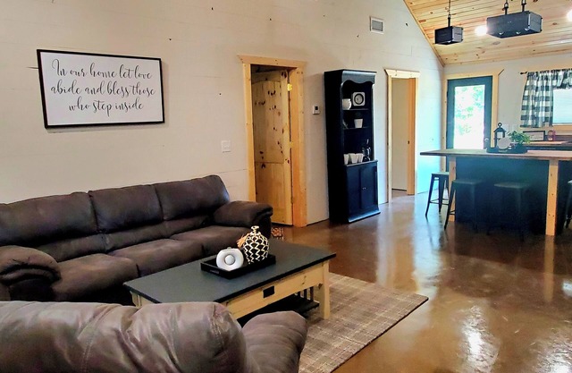 3 blocks to Cabins At Stockton Lake & Venue At Stockton Lake.