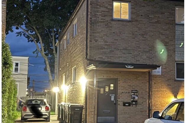 3-BR/1.5 BATH 1st Flr Skokie Apt 2-Car driveway Parking Near Evanston/Chicago