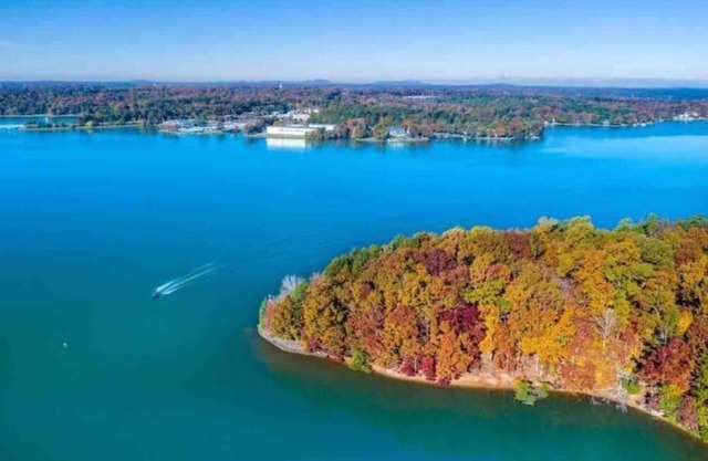 3 BR 2 Bath 1 Story Home Near Airport, Carowinds & Lake Wylie