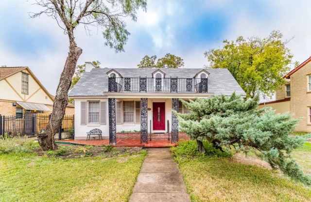 3 BR, 2 Baths, Pets & family friendly, Historical safe home + 5 miles downtown