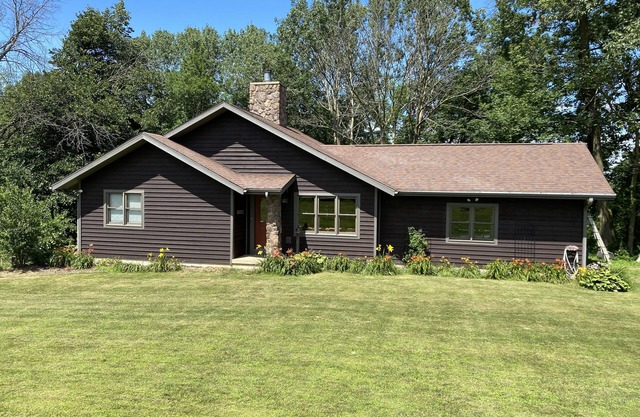 3 BR 2BA Cabin Retreat in Beautiful Crawford County by the Mississippi River