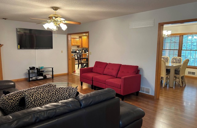 3 BR Mountain Rambler Home - Abundance of Wildlife and Waterways: Railway origin