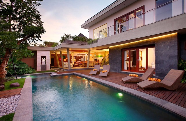 3 BR Private Pool Villa, 5 mnts walking to the beach and Seminyak shopping area