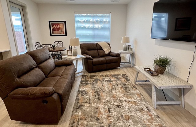 3 BR Townhouse w/View/Private Patio in Santa Clara/Heated Pool/EV Friendly