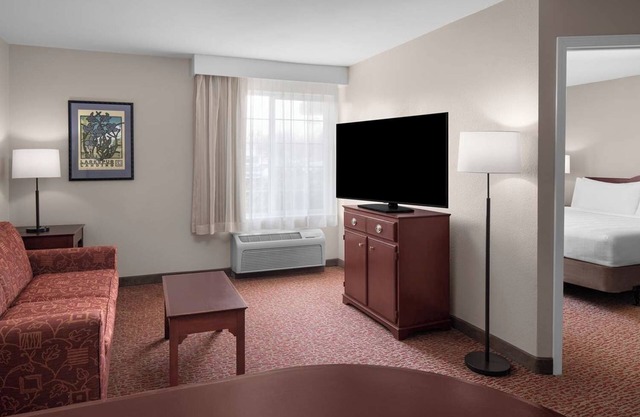 3 Convenient 1BR Suites w/Kitchen Near Bellevue Arts Museum – Just Minutes Away