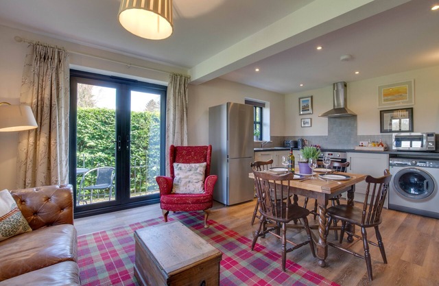 3 Hilltop Cottages - Two Bedroom House, Sleeps 4