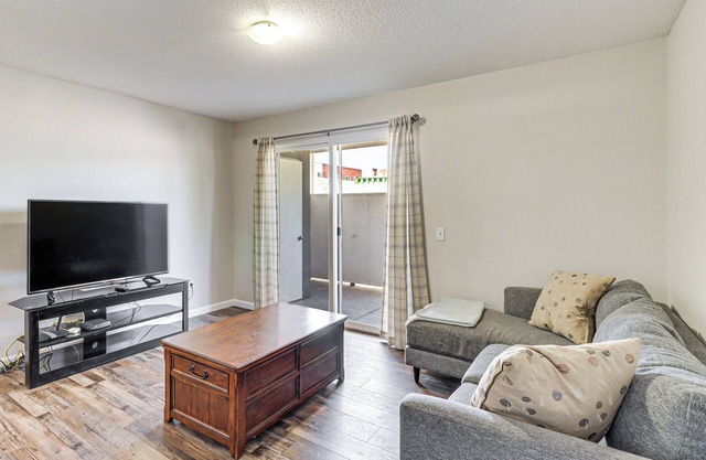 3 Mi to Downtown Reno: Charming Condo w/Patio