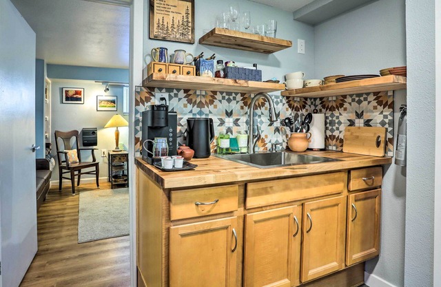 3 Mi to Dtwn: Convenient Denver Apt