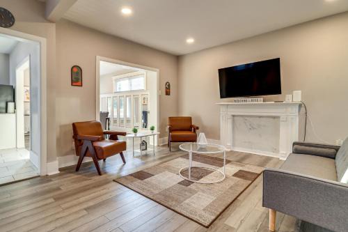 3 Mi to Dtwn Detroit Spacious Home with Yard!