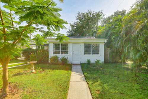 3 Mi to Dtwn Fort Myers Apt with Outdoor Space