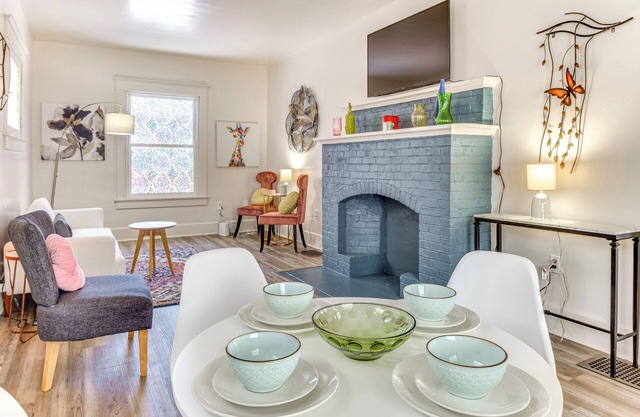 3 Mi to Dtwn Indy: Pet-Friendly Home w/Backyard!