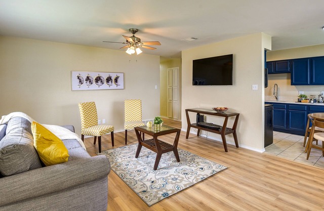 3 Mi to Dtwn: Waxahachie Townhome w/Fire Pit