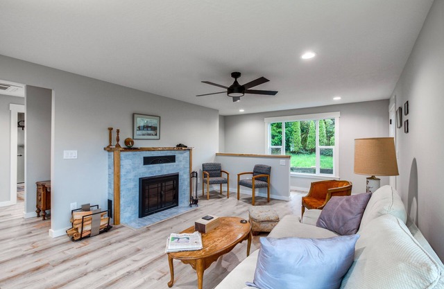 3 Mi to Reedsport: Home w/Umpqua River Views
