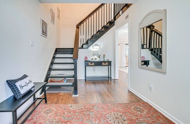 3 Mi to Surfside Beach & Pier: Townhome w/Balcony