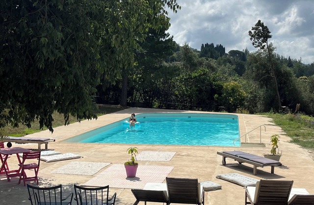3-room apartment on 1st floor of a "bastide grassoise" in a private estate with swimming pool