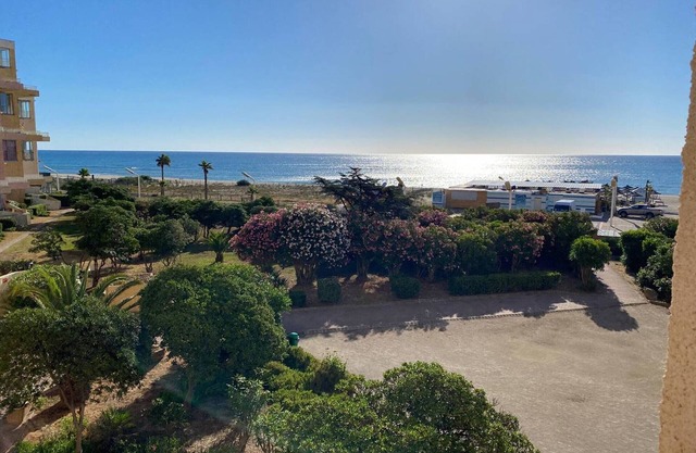 3-Room Apartment with Terrace, Barbecue and Parking - 300m from Shops, Beach Front