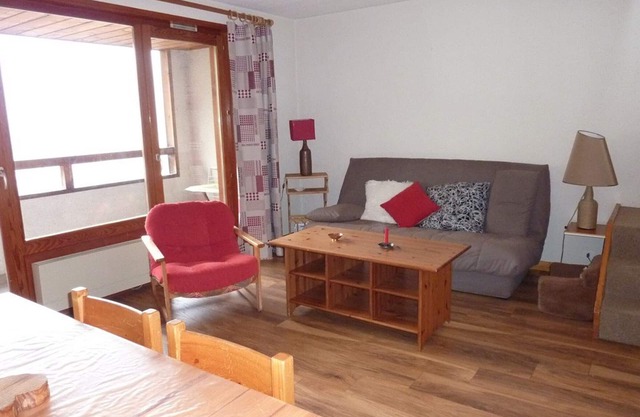 3-room duplex near slopes, pool, parking