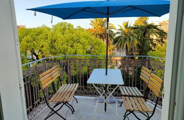 3 rooms, 2 bathrooms, in a villa. Lightfull, quiet and charm